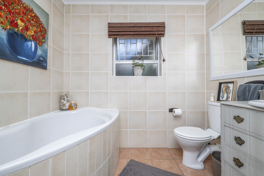5 Bedroom Property for Sale in Protea Heights Western Cape